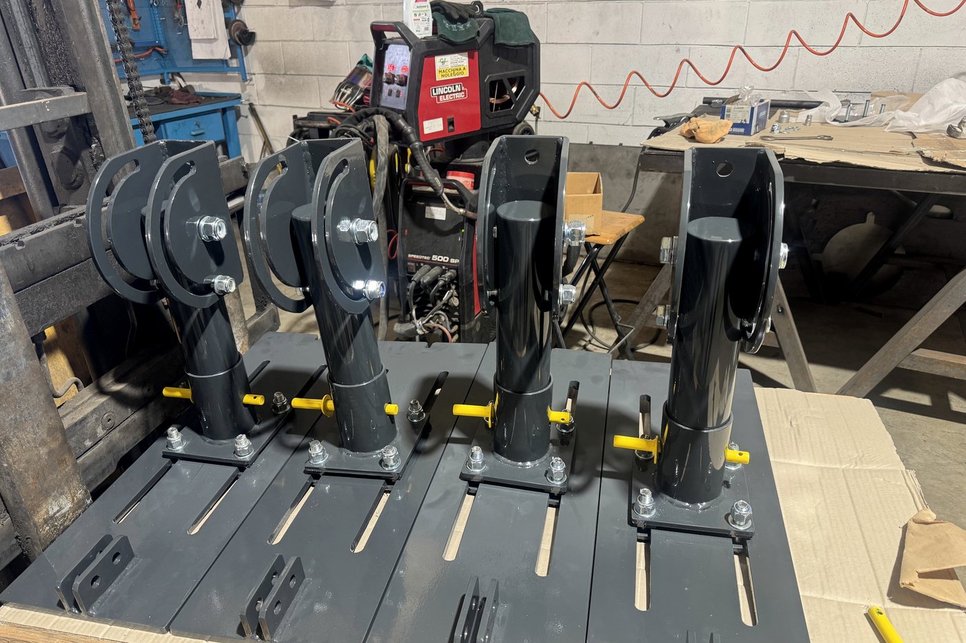 Serie di supporti verniciati — Taglio laser (con partner)